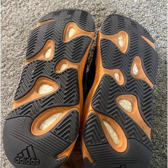 Yeezy boost 700 “Wash orange”